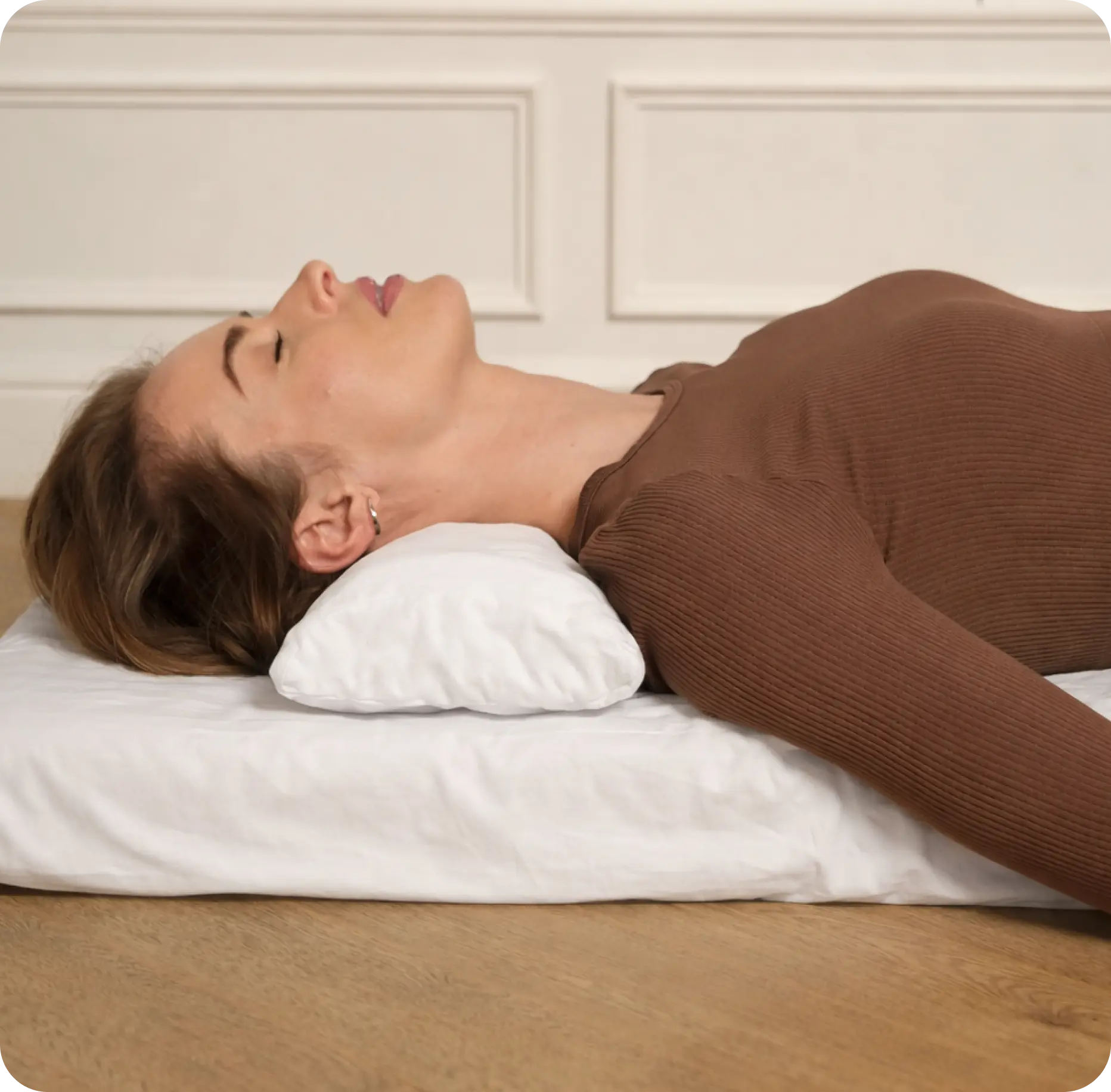 Пациент лежит на мате